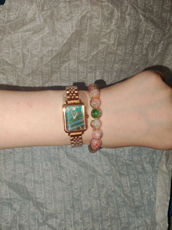 Tres belle montre rosegold  femme avec bracelet en perles de verre - photo numéro 5