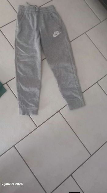 Bas de jogging nike gris 128/137 8/9 ans tbe 
