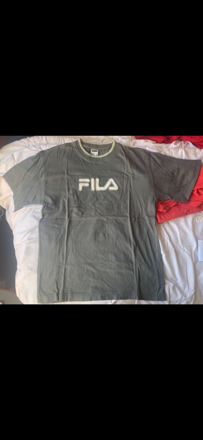 Lot fila short plus 2tee shirt et un pull taille 14/16ans - photo numéro 3