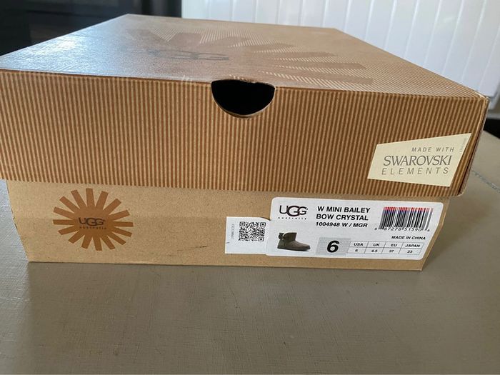 Mini UGG Swarovski taille 37 - photo numéro 2