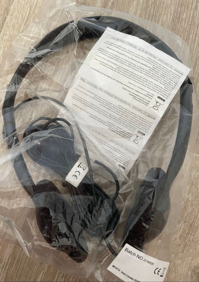 Casque audio avec fils noir neuf dans son emballage - photo numéro 3