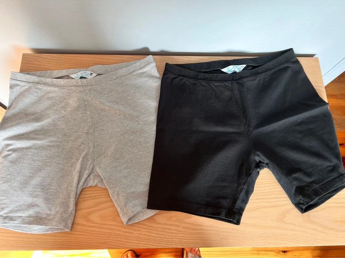 Lot de 2 shorts Primark gris et noir taille M
