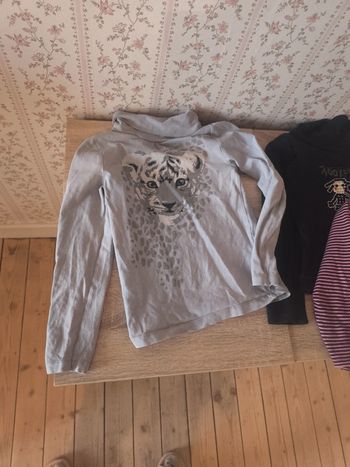 Lot de 13 vêtements 8 ans