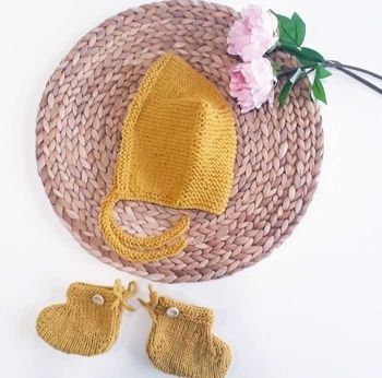 Layette bonnet béguin et petits chaussons pour bébé naissance garçon ou fille tricotés à la main