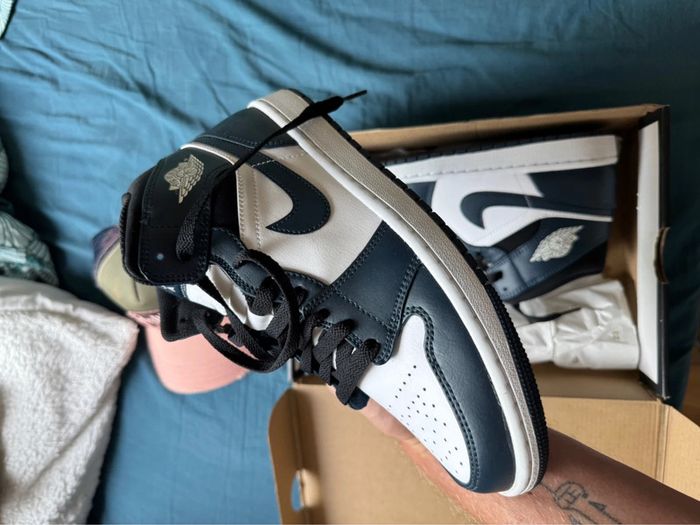 Air Jordan 1 Mid Navy / White – Taille 41 – Neuf avec boîte - photo numéro 3