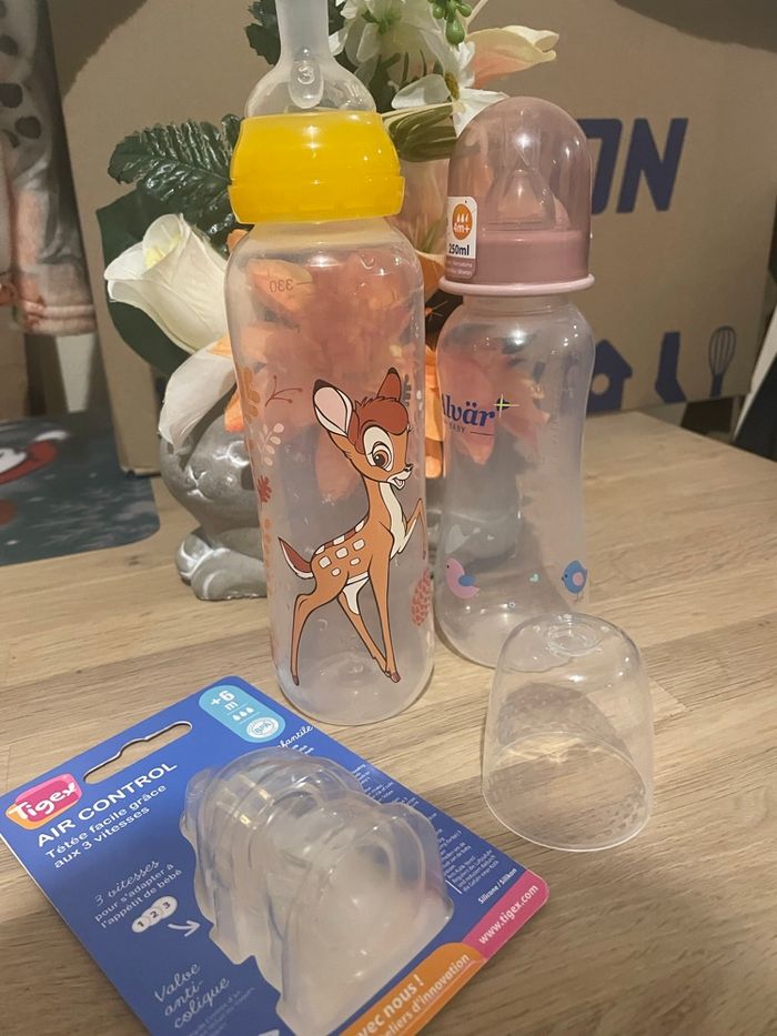 Lots de Biberons + 2 tétine neuve