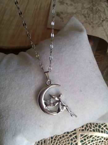 Collier argenté avec fée