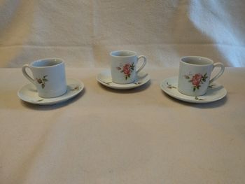 3 tasses à café avec 3 sous tasses Vintage 