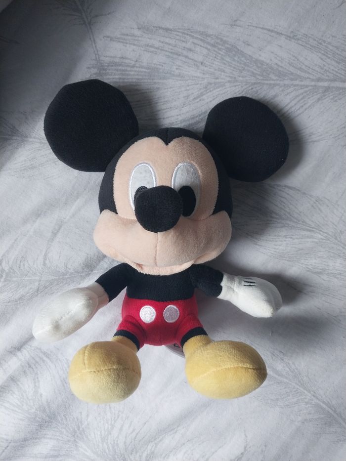 Adorable peluche Mickey Mouse