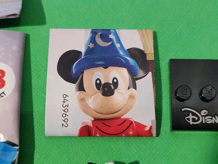 Minifig Lego 101 Dalmatiens - Cruella D'Enfer - Disney 100 ans - Parfait État - avec sachet - Lego Original - photo numéro 10