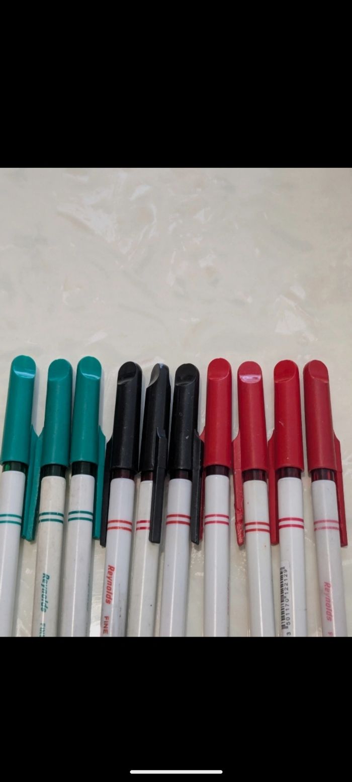 Lot de 10 stylos Reynolds, verts et rouges. - photo numéro 3