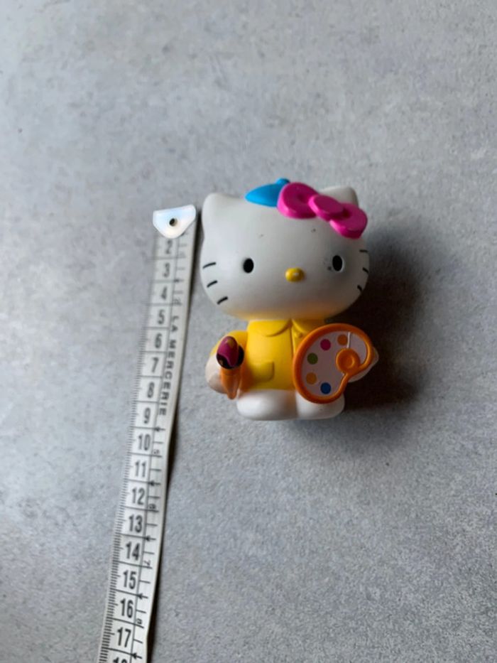 Figurine peintre hello kitty sanrio bras qui bougent