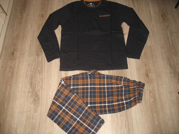 PYJAMA 2 PCS : TEE SHIRT ML NOIR + PANTALON CARREAUX "ARMAND THIERY" - TAILLE S - n°06