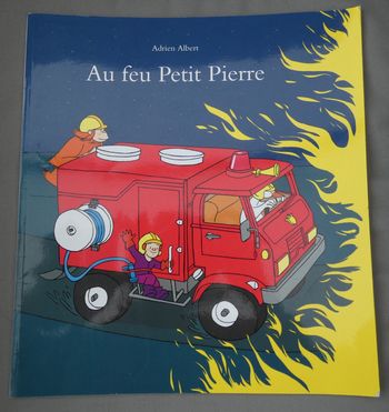 Joli livre "Au feu Petit Pierre"