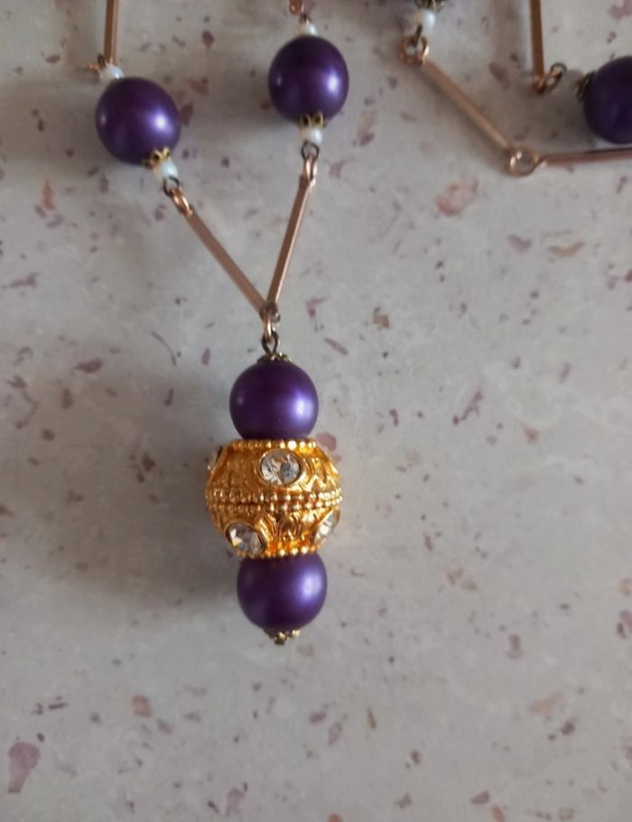 Collier doré et violet - photo numéro 3