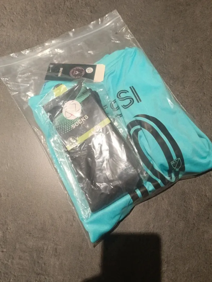 Tenue foot Léo Messi Inter Miami bleu. T.28 - photo numéro 5