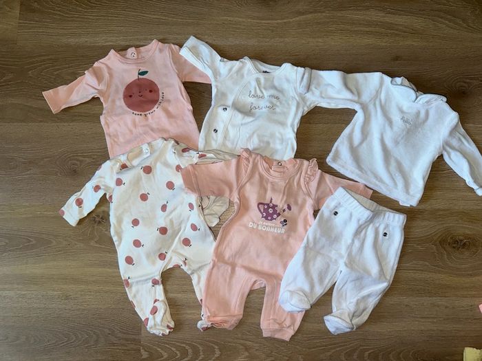 Lots 11 pyjamas 1 mois - photo numéro 4