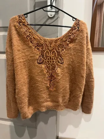 Pull dos dénudé dentelle