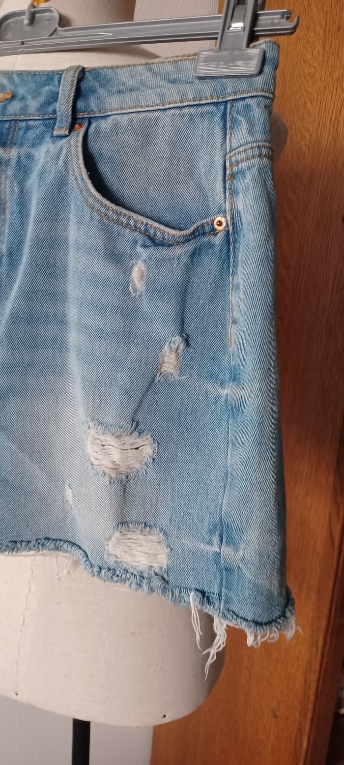 Tres jolie mini jupe  jeans  femme T 40 - photo numéro 2