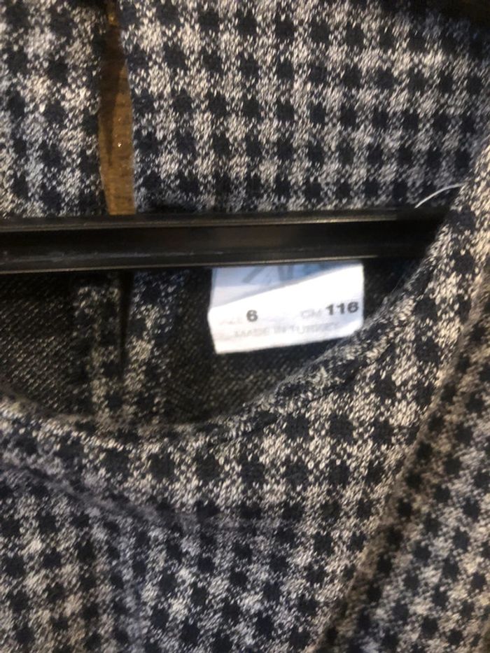 Jolie robe 6 ans Zara - photo numéro 2