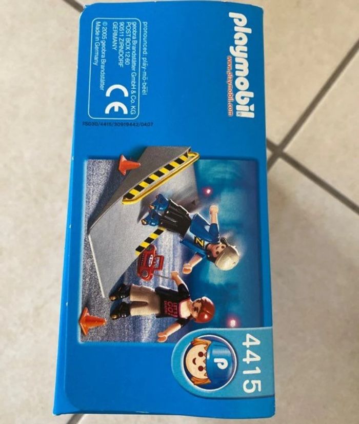 Playmobil - 4415 - Les Sportifs - 2 jeunes en rollers / Tremplin - photo numéro 2