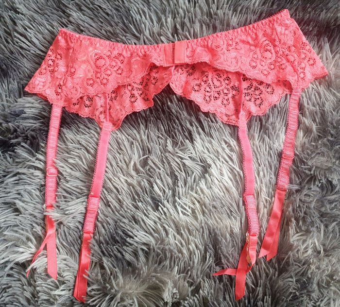 Porte jarretelles en dentelle Taille L Body one - photo numéro 3