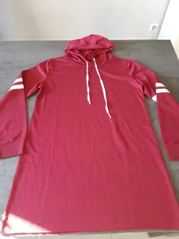 Robe Bordeaux et blanc neuve
