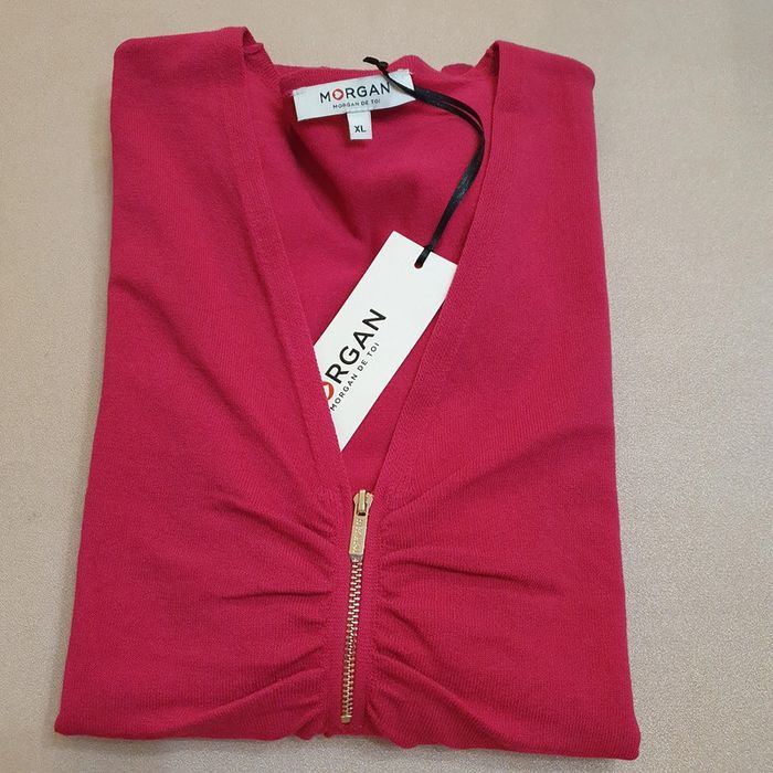 Magnifique haut femme Couleur framboise col en V taille XL Morgan