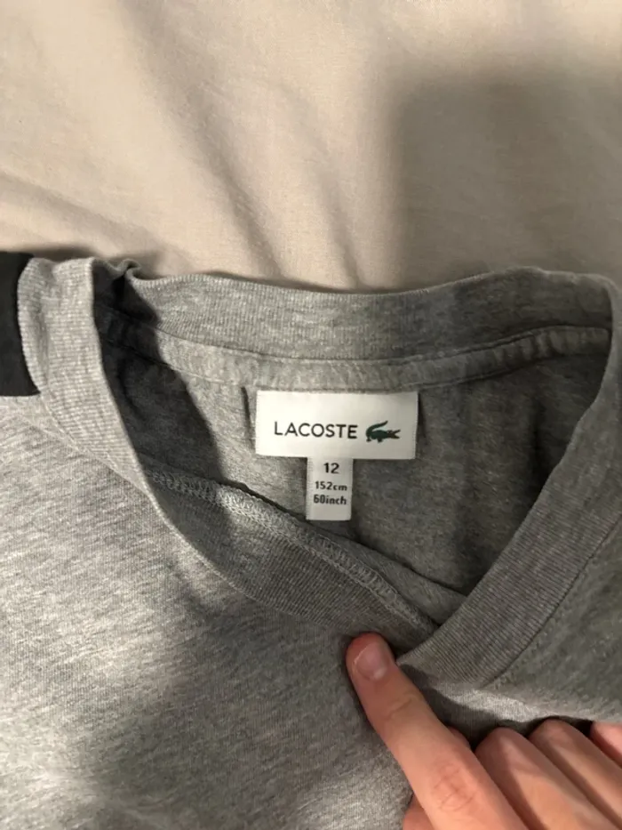 Tshirt lacoste 12 and - photo numéro 3