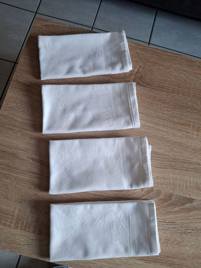 4 serviettes de table vintage ( lot 1) - photo numéro 2
