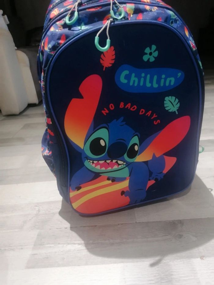 Sac  dos et roulettes Stitch 🎒 - photo numéro 2
