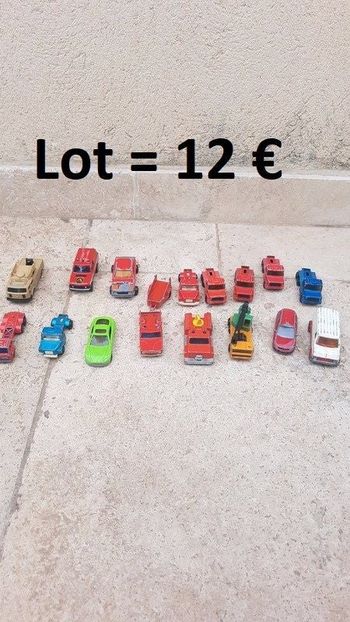 Petite voiture ou remorque ou camion