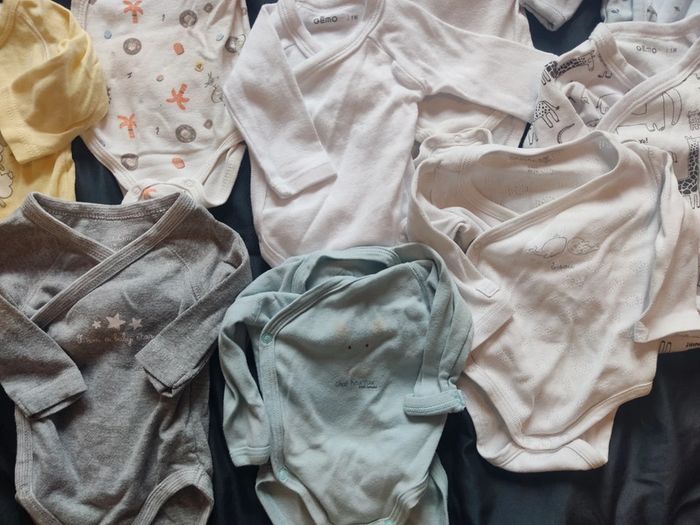 Énorme lot + de 80 vêtements, 1 mois,3 mois,6 et 9 mois - photo numéro 9