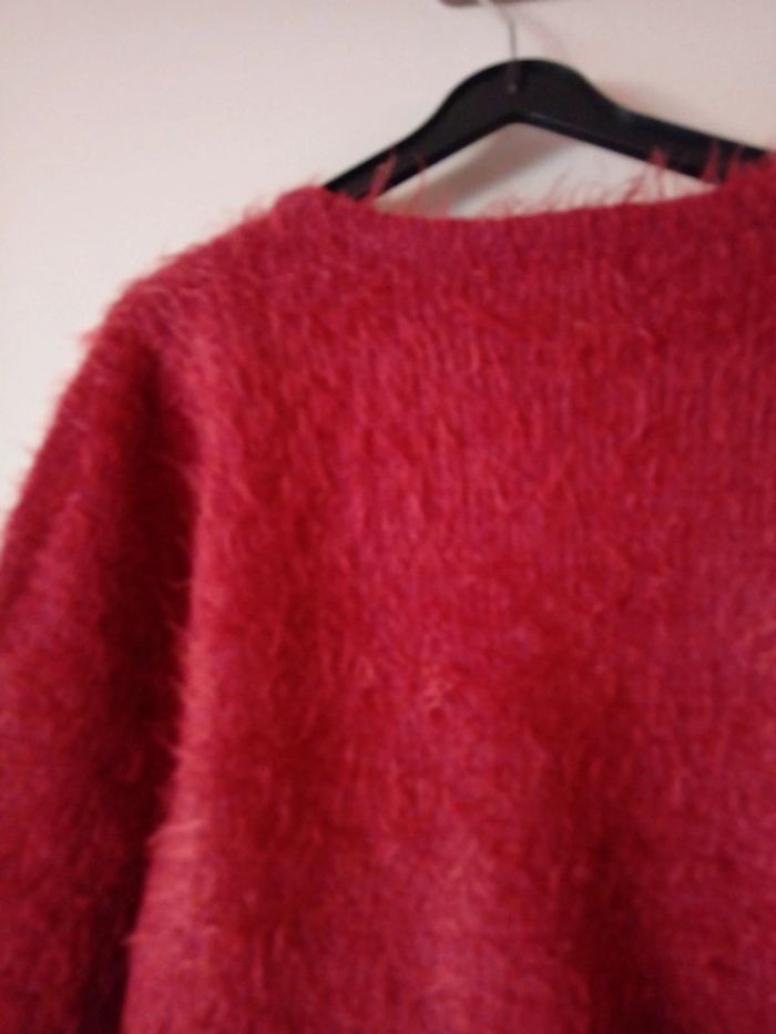 Joli pull bordeau. 8 ans - photo numéro 9
