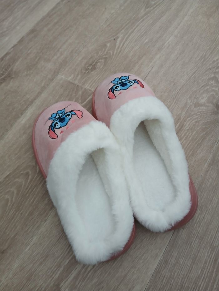 Chaussons neufs stitch femme taille 40 - photo numéro 3