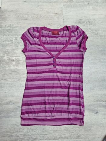 Tee-shirt rayé violet Bershka taille S mais taille petit