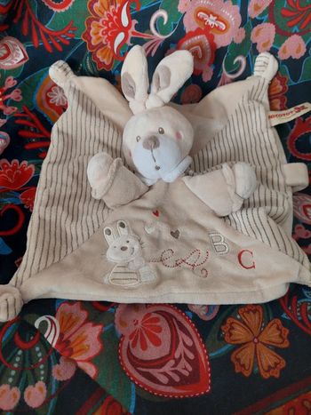 Nicotoy - doudou carré lapin beige brodé ABC