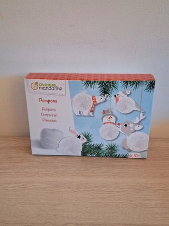 Coffret de pompons à suspendre - Avenue mandarine