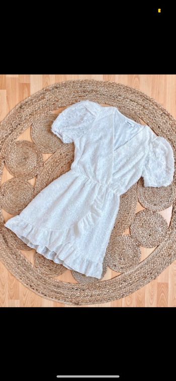 Robe blanche volante