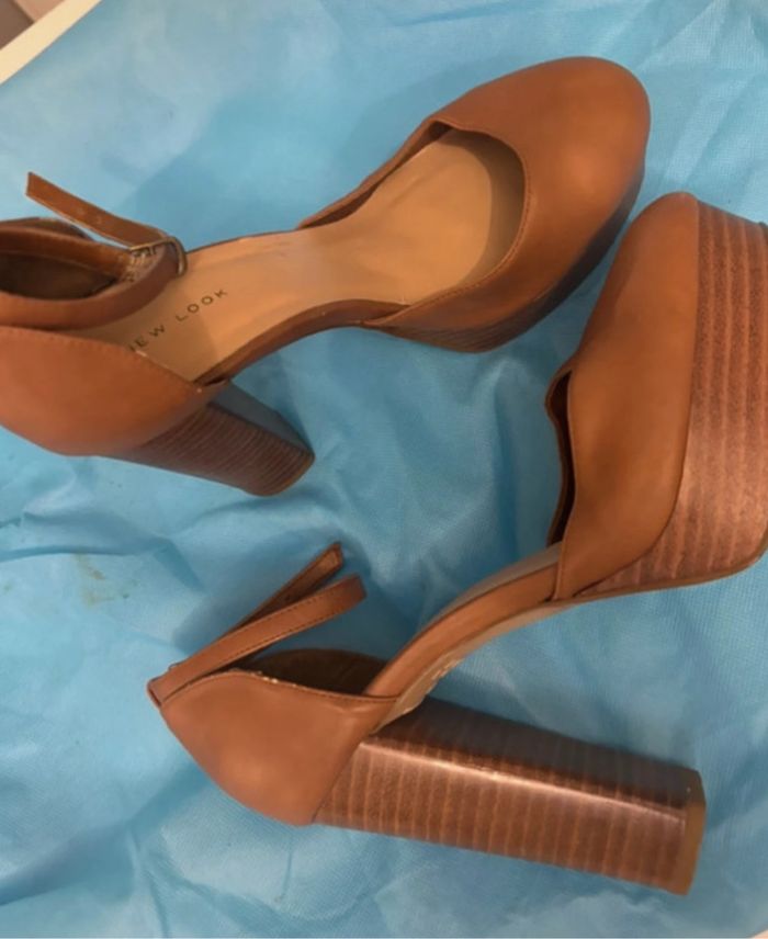 Chaussures sandales habillées quasi neuves - photo numéro 3