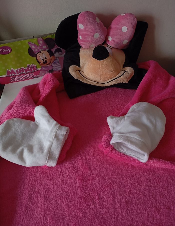 Couverture plaid cape douce . Rose Vif .Disney Minnie Mouse. 100x100 cm. État neuf - photo numéro 3
