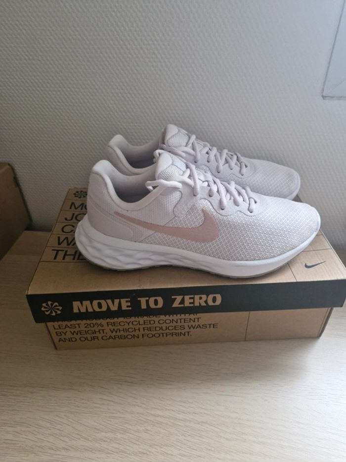 Chaussures Nike neuve - photo numéro 4