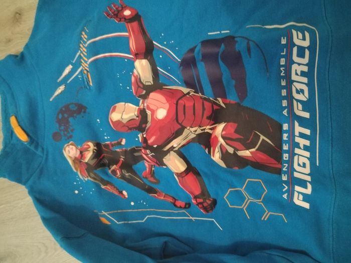 Pull Disneyland Paris Marvel 11/12 andu - photo numéro 2