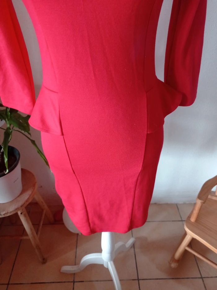 Robe rouge à volants - photo numéro 2