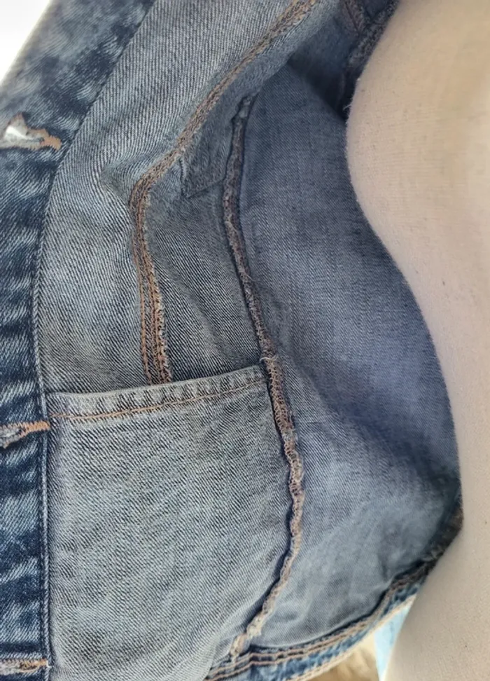 Veste en jean bleue claire Bershka Taille L ou 40 - photo numéro 4