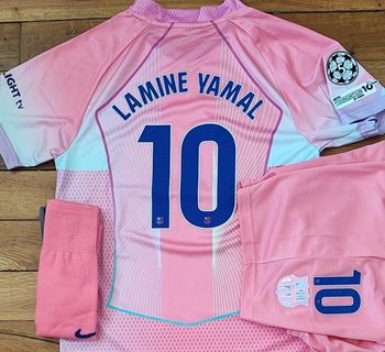 Splendide kit football taille 12 ans modèle 2026 Lamine Yamal Barcelone