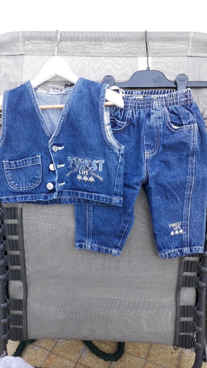 Ensemble en jeans taille 6 mois - photo numéro 1