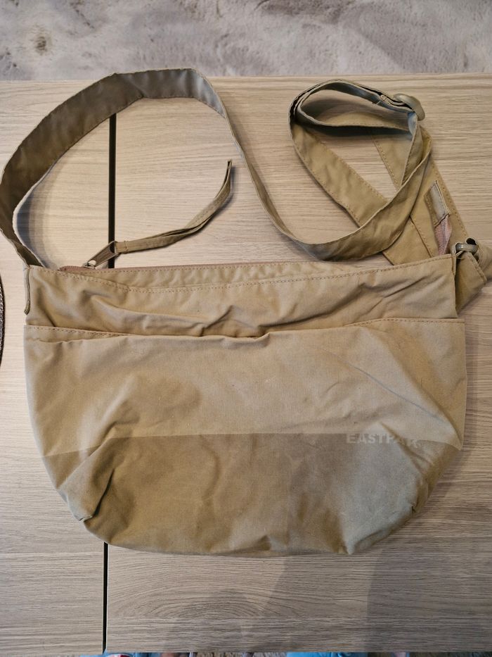 Sac à main Eastpak marron beige