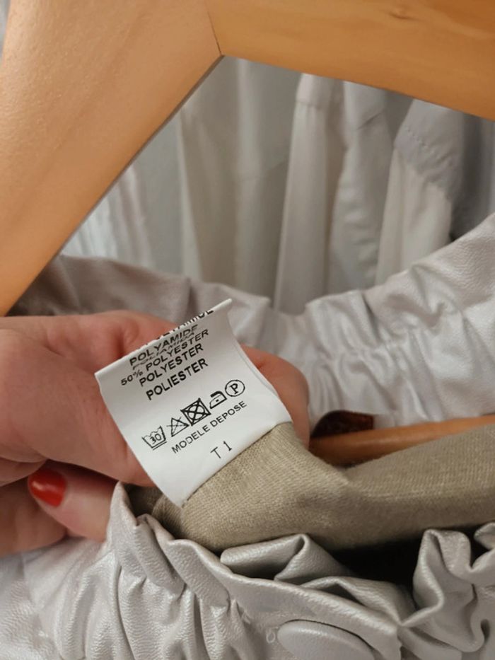 Pantalon style chino en simili cuir brillant neuf taille S - photo numéro 5