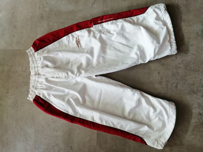 Pantacourt blanc et rouge doublée Taille élastiquée avec cordon 12-14 ans Umbro - photo numéro 2